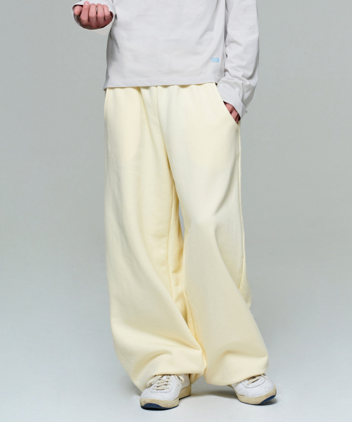 ERA(エラ)の「UNISEX ERA WIDE JOGGER SWEATPANTS - LEMON CREAM(スウェットパンツ・レディース・クリーム・LARGE/MEDIUM/SMALL)」の6枚目の写真
