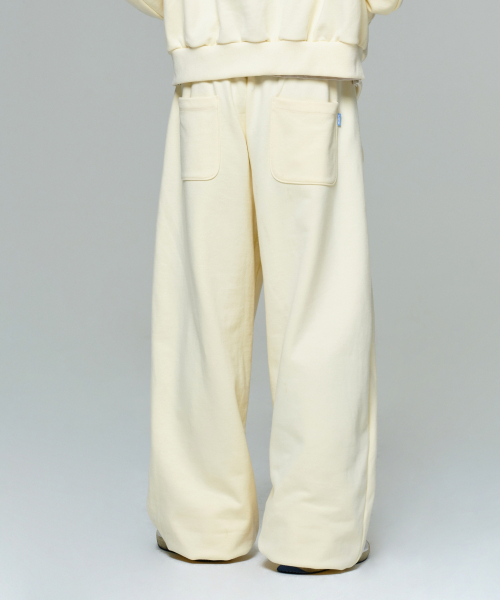 ERA(エラ)の「UNISEX ERA WIDE JOGGER SWEATPANTS - LEMON CREAM(スウェットパンツ・レディース・クリーム・LARGE/MEDIUM/SMALL)」の5枚目の写真