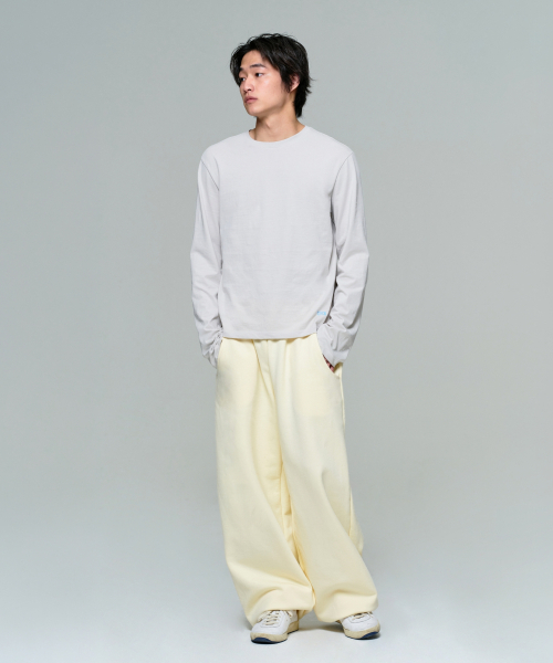 ERA(エラ)の「UNISEX ERA WIDE JOGGER SWEATPANTS - LEMON CREAM(スウェットパンツ・レディース・クリーム・LARGE/MEDIUM/SMALL)」の3枚目の写真