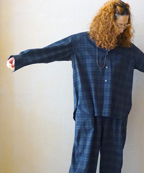 JOURNAL STANDARD LUXE(ジャーナルスタンダード ラックス)の「サッカー スタンドカラーシャツ(シャツ/ブラウス・レディース・アイボリー/ブラウン/ネイビー・FREE)」の3枚目の写真