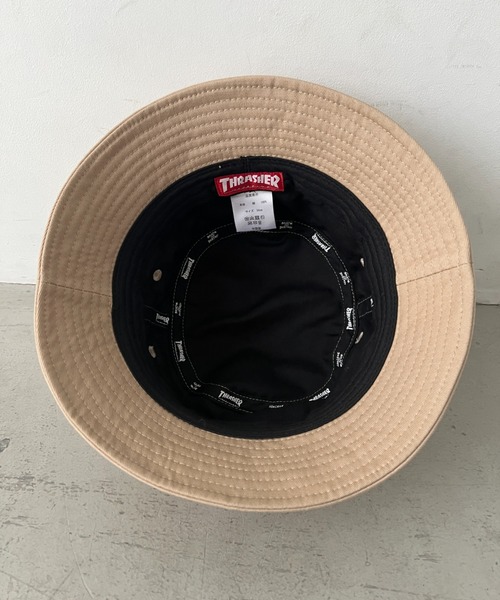THRASHER（スラッシャー）の「THRASHER MAGAZINE ロゴ刺繍 キッズ ベーシックバケットハット（ハット・キッズ・ベージュ/ブルー/ブラック・54cm）」の21枚目の写真