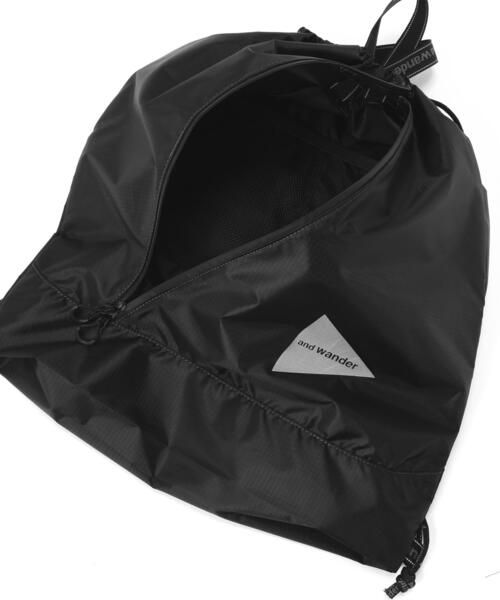 and wander（アンドワンダー）の「and wander/アンドワンダー　crispy rip drawstrung bag　ナップサック（バックパック/リュック・メンズ・ブラック・F）」の9枚目の写真