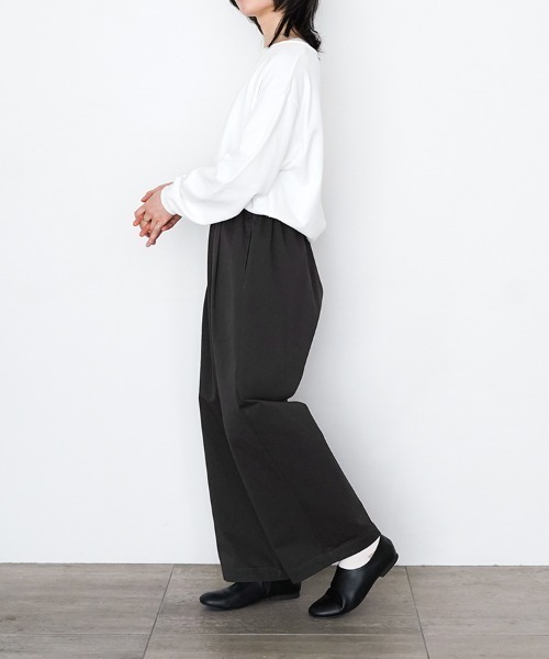 オローネ(オローネ)の「バルーンワイドパンツ(その他パンツ・レディース・ベージュ/チャコール・FREE)」の5枚目の写真