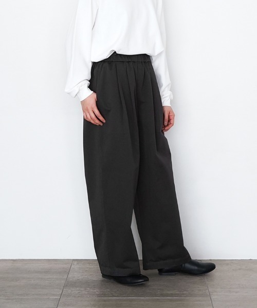 オローネ(オローネ)の「バルーンワイドパンツ(その他パンツ・レディース・ベージュ/チャコール・FREE)」の9枚目の写真