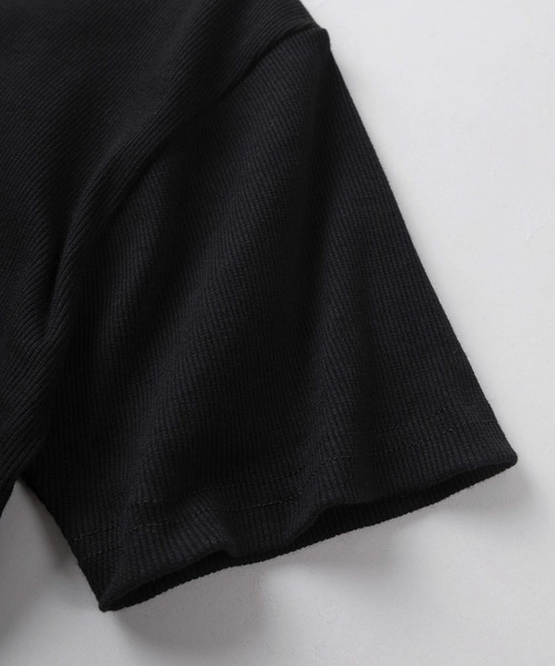SlashDate(スラッシュデイト)の「【82】ワンポイント刺繍 テレコリブ VネックTシャツ/ユニセックス/レディース/メンズ(Tシャツ/カットソー・メンズ・ホワイト/ブラック・L/M/S)」の7枚目の写真