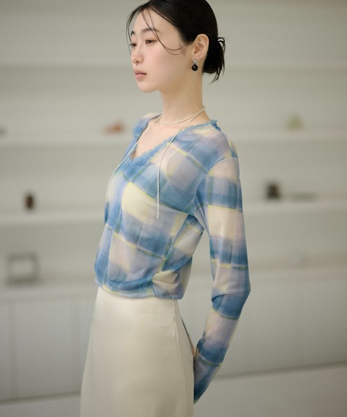 LAULEN（ローレン）の「gradation check sheer tops /グラデーションチェックシアーVネックトップス（Tシャツ/カットソー・レディース・ピンク/ブルー・FREE）」の22枚目の写真