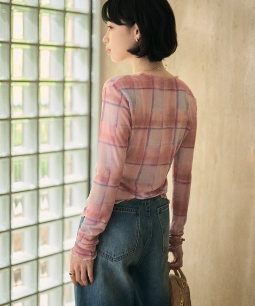 LAULEN（ローレン）の「gradation check sheer tops /グラデーションチェックシアーVネックトップス（Tシャツ/カットソー・レディース・ピンク/ブルー・FREE）」の11枚目の写真