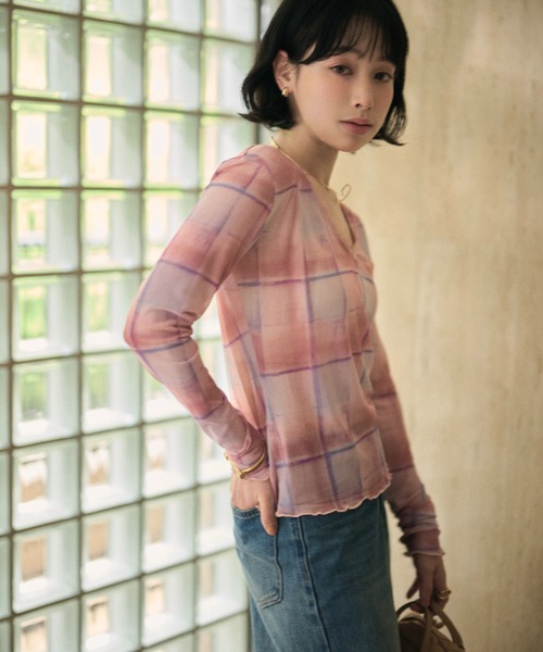 LAULEN（ローレン）の「gradation check sheer tops /グラデーションチェックシアーVネックトップス（Tシャツ/カットソー・レディース・ピンク/ブルー・FREE）」の10枚目の写真