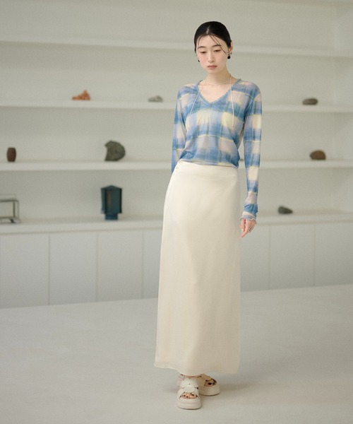 LAULEN（ローレン）の「gradation check sheer tops /グラデーションチェックシアーVネックトップス（Tシャツ/カットソー・レディース・ピンク/ブルー・FREE）」の4枚目の写真