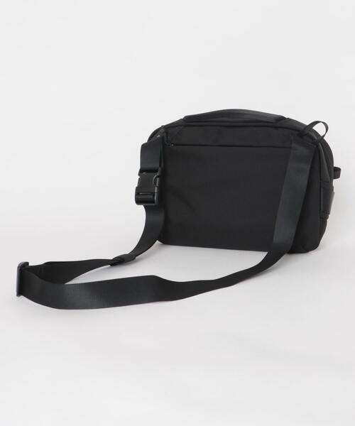 Aer(エアー)の「AER DAY SLING 4 MAX(ショルダーバッグ・メンズ・ブラック・FREE)」の3枚目の写真