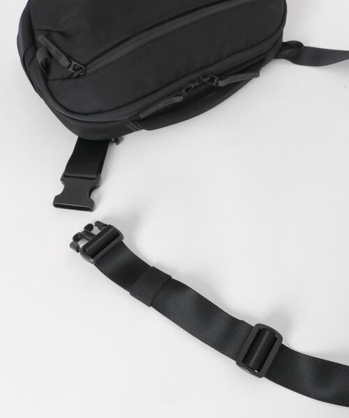 Aer(エアー)の「AER DAY SLING 4 MAX(ショルダーバッグ・メンズ・ブラック・FREE)」の5枚目の写真