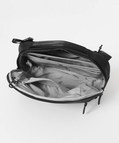 Aer(エアー)の「AER DAY SLING 4 MAX(ショルダーバッグ・メンズ・ブラック・FREE)」の7枚目の写真