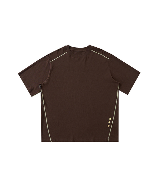 BUTTON SEOUL(ボタンソウル)の「カラー スティッチ シンボリック ショートスリーブ (3 COLOR)(Tシャツ/カットソー・メンズ・アイボリー/カーキ/ブラウン・MEDIUM/LARGE/X-LARGE)」の2枚目の写真