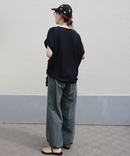 ikka(イッカ)の「【接触冷感】鹿の子センターシームタックプルオーバー(Tシャツ/カットソー・レディース・ライトブルー/ベージュ/ネイビー/マスタード/オリーブ/ブラウン系その他・M/L/S)」の21枚目の写真