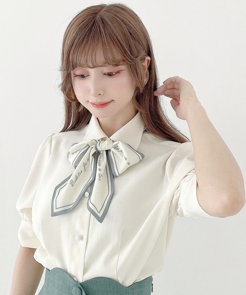 an another angelus(アンアナザーアンジェラス)の「ロゴスカーフリボン付き5分袖シャツ/fint フィント(シャツ/ブラウス・レディース・ホワイト×ネイビー/アイボリー・FREE)」の9枚目の写真