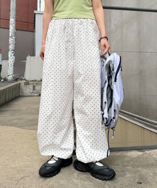 w closet(ダブルクローゼット)の「【セットアップ対応/ドット/無地】ドロストパンツ(その他パンツ・レディース・ホワイト系その他/オフホワイト/ブラック系その他/ブラック・SMALL/MEDIUM)」の3枚目の写真