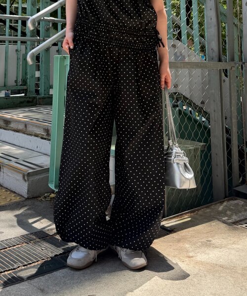 w closet(ダブルクローゼット)の「【セットアップ対応/ドット/無地】ドロストパンツ(その他パンツ・レディース・ホワイト系その他/オフホワイト/ブラック系その他/ブラック・SMALL/MEDIUM)」の4枚目の写真