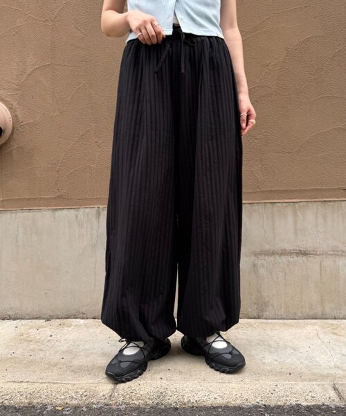 w closet(ダブルクローゼット)の「【セットアップ対応/ドット/無地】ドロストパンツ(その他パンツ・レディース・ホワイト系その他/オフホワイト/ブラック系その他/ブラック・SMALL/MEDIUM)」の1枚目の写真
