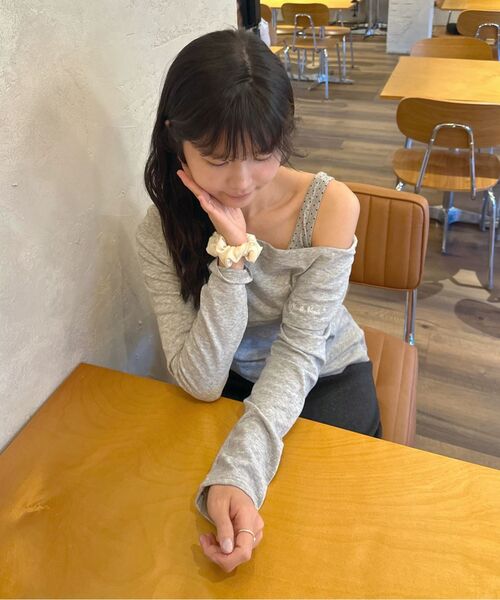 NICK&NICOLE(ニックアンドニコール)の「ASYMMETRIC OFF SHOULDER TOP_GRAY(Tシャツ/カットソー・レディース・その他・FREE)」の6枚目の写真