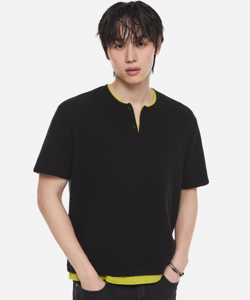 DNSR(ディーエヌエスアール)の「レイヤードヘンリーネックワッフルTシャツブラック/ライム(Tシャツ/カットソー・メンズ・その他・MEDIUM/LARGE/X-LARGE)」の2枚目の写真