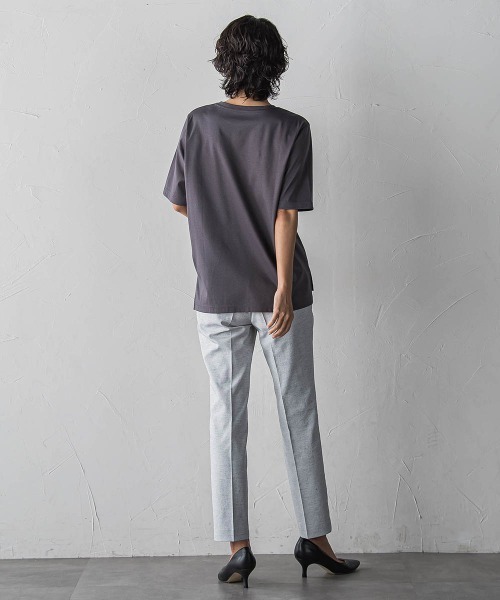 la.f…(ラエフ)の「刺繍Tシャツ(Tシャツ/カットソー・レディース・ホワイト/チャコールグレー・9号/11号)」の4枚目の写真