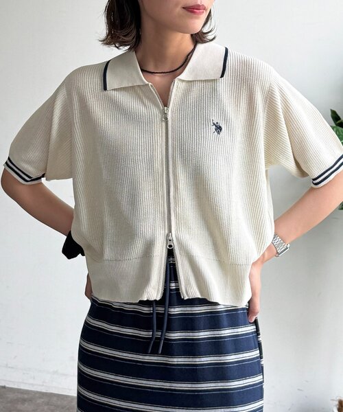 U.S. POLO ASSN.（ユーエスポロアッスン）の「襟付きジップ半袖カーディガン（カーディガン/ボレロ・レディース・レッド/グレー/ネイビー/アイボリー・FREE）」の2枚目の写真