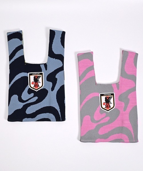 JFA STORE(ジェイエフエーストア)の「【JFA STORE】 ニットバッグ SAMURAI BLUE 波紋総柄ジャカード JFAエンブレムワッペン(エコバッグ/サブバッグ・レディース・ネイビー/ピンク・FREE)」の11枚目の写真