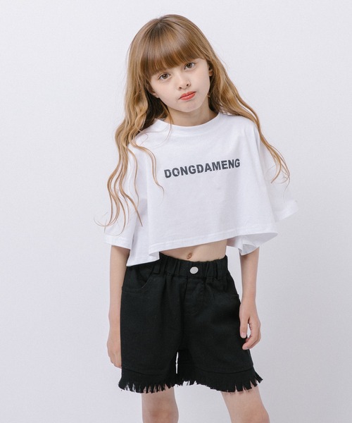 URBAN CHERRY(アーバンチェリー)の「フロントロゴプリントドロップショルダークロップドTシャツ(Tシャツ/カットソー・キッズ・ブラック/ホワイト・140cm/150cm/160cm/110cm/120cm/130cm)」の1枚目の写真