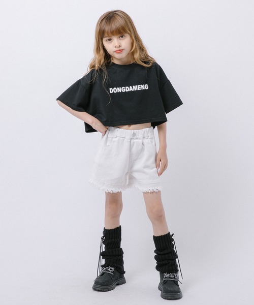 URBAN CHERRY(アーバンチェリー)の「フロントロゴプリントドロップショルダークロップドTシャツ(Tシャツ/カットソー・キッズ・ブラック/ホワイト・140cm/150cm/160cm/110cm/120cm/130cm)」の8枚目の写真