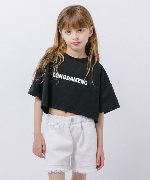 URBAN CHERRY(アーバンチェリー)の「フロントロゴプリントドロップショルダークロップドTシャツ(Tシャツ/カットソー・キッズ・ブラック/ホワイト・140cm/150cm/160cm/110cm/120cm/130cm)」の4枚目の写真