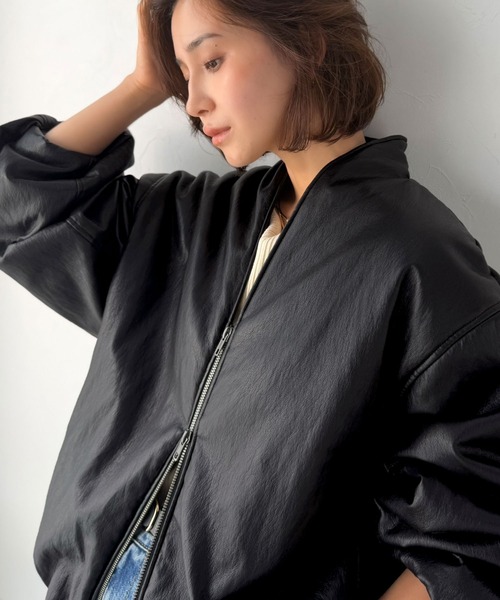 Java(ジャバ)の「《JaVaジャバコラボ》軽やかに羽織れて旬顔に。フェイクレザー中綿入り軽量スタンドノーカラージャケット(長袖)(ブルゾン・メンズ・ブラック・MEDIUM/SMALL/X-LARGE/LARGE)」の13枚目の写真