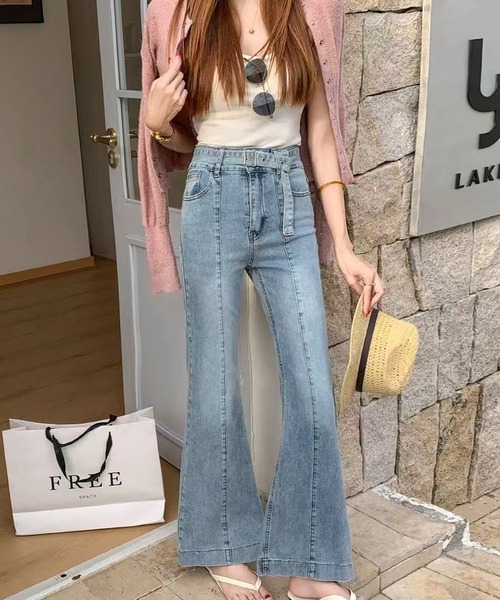 Chiina（チーナ）の「【Chiina】ベルト付き 裾フレアスキニーパンツ（デニムパンツ・レディース・ライトブルー/ブルー/ブラック・MEDIUM/SMALL）」の5枚目の写真