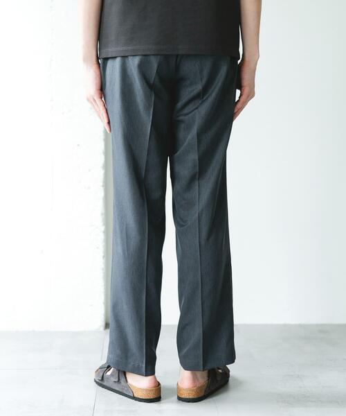 URBAN RESEARCH DOORS(アーバンリサーチドアーズ)の「COOLFIBER ツイルシャーリングスラックス(その他パンツ・メンズ・ベージュ/チャコールグレー/ネイビー・MEDIUM/LARGE)」の12枚目の写真