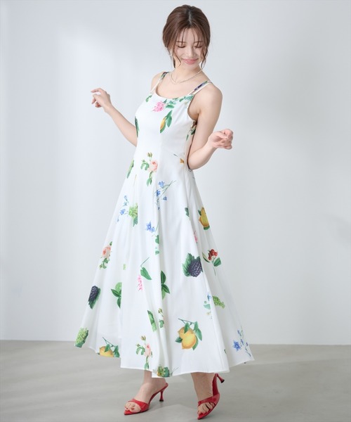 AND COUTURE(アンドクチュール)の「フルーツ柄プリントキャミワンピース(ワンピース・レディース・グリーン系その他/ブルー系その他/ホワイト系その他・FREE)」の1枚目の写真