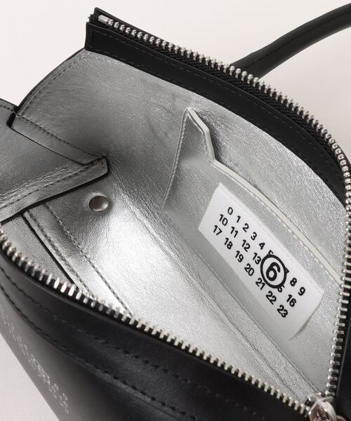 MM6 Maison Margiela（ｴﾑｴﾑｼｯｸｽ ﾒｿﾞﾝ ﾏﾙｼﾞｪﾗ）の「MM6　WOMAN NEW BAULETTO J MINI（ショルダーバッグ・レディース・ブラック・FREE）」の5枚目の写真