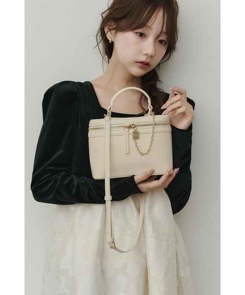 nunela(ヌネラ)の「チェーンチャームバニティバッグ【No.16】(ハンドバッグ・レディース・ブラック/キャメル/ナチュラル・FREE)」の15枚目の写真