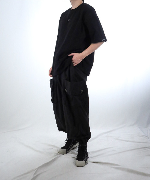 JUSTHANG(ジャストハング)の「プレミアムブラックニュートロシルバーロゴオーバーサイズ半袖Tシャツ(Tシャツ/カットソー・メンズ・その他・LARGE/XXXX-LARGE/XXX-LARGE/X-LARGE)」の2枚目の写真