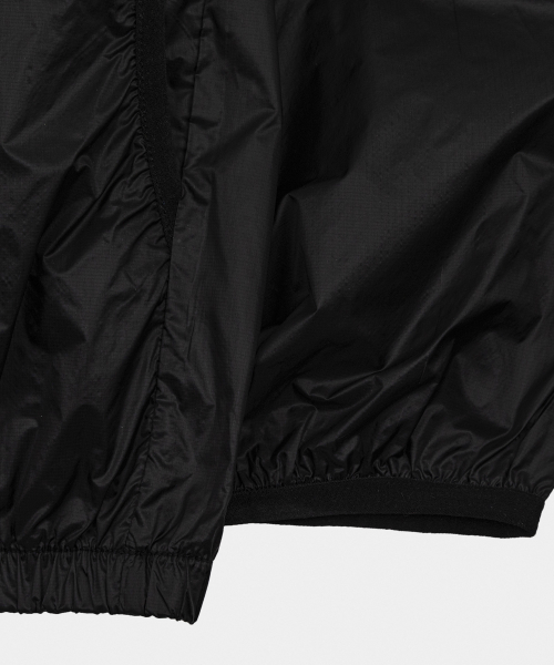 LETTERCOMO(レテルコモ)の「ライトシアーフードジャケット ブラック(ナイロンジャケット・レディース・ブラック・MEDIUM/LARGE/X-LARGE)」の5枚目の写真