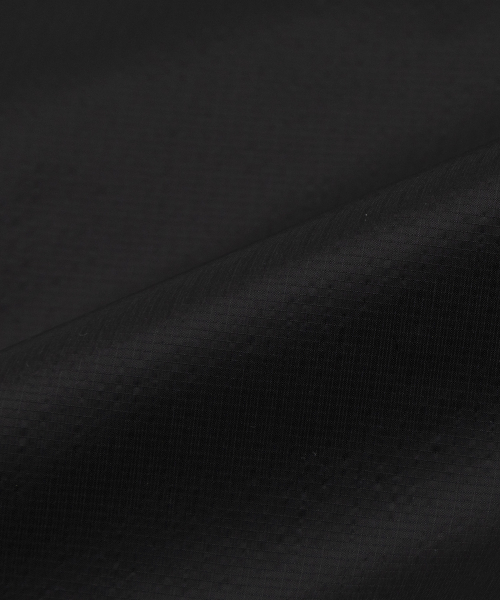LETTERCOMO(レテルコモ)の「ライトシアーフードジャケット ブラック(ナイロンジャケット・レディース・ブラック・MEDIUM/LARGE/X-LARGE)」の6枚目の写真