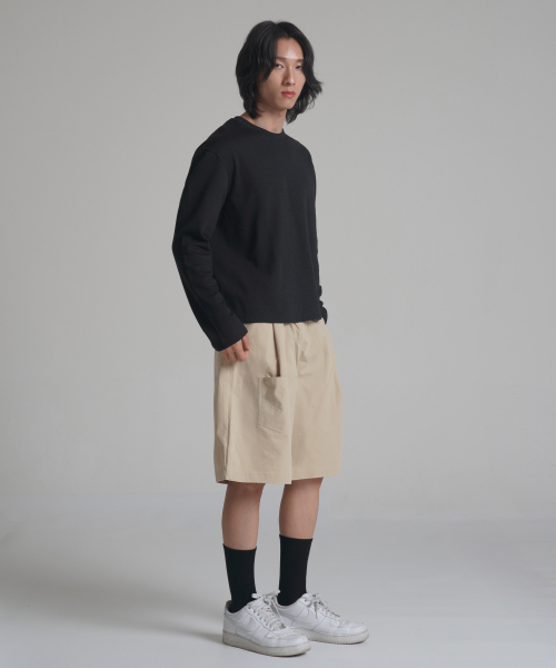 NOMING（ノミング）の「チノツータックポケットワイドバermudaショーツ - ベージュ（その他パンツ・メンズ・ベージュ・SMALL/MEDIUM/LARGE/X-LARGE）」の4枚目の写真