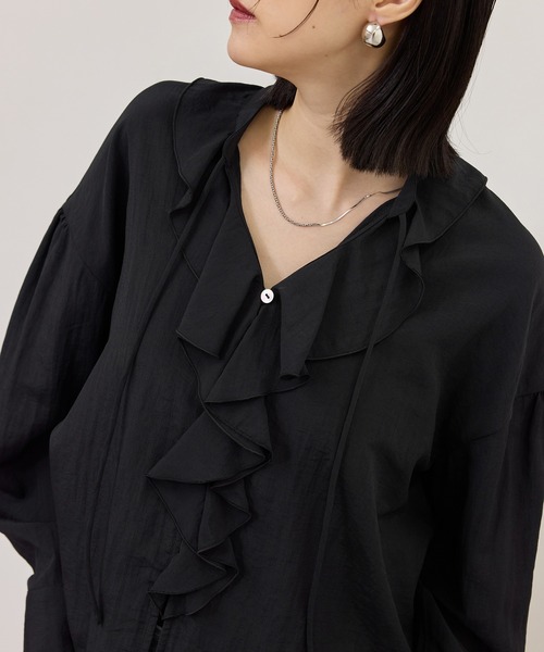 ADAM ET ROPE'(アダムエロペ)の「【WEB限定】ラッフルブラウス(シャツ/ブラウス・レディース・ホワイト/ブラック/グリーン系その他2・FREE)」の11枚目の写真