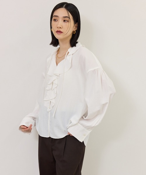 ADAM ET ROPE'(アダムエロペ)の「【WEB限定】ラッフルブラウス(シャツ/ブラウス・レディース・ホワイト/ブラック/グリーン系その他2・FREE)」の12枚目の写真