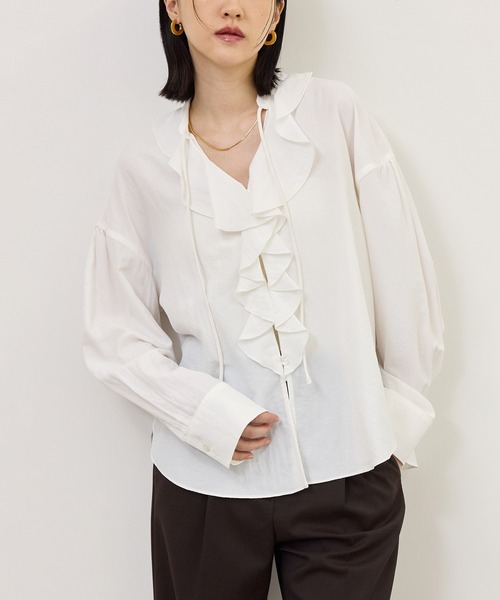 ADAM ET ROPE'(アダムエロペ)の「【WEB限定】ラッフルブラウス(シャツ/ブラウス・レディース・ホワイト/ブラック/グリーン系その他2・FREE)」の13枚目の写真