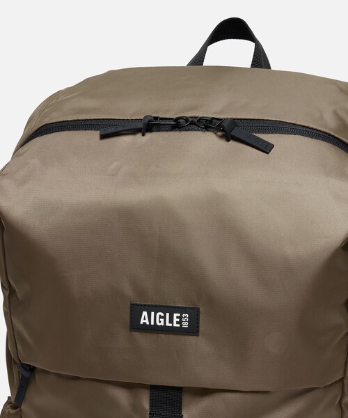 AIGLE(エーグル)の「URBAN MOBILITY 撥水 リサイクルナイロンバックパック 26L(バックパック/リュック・レディース・ダークベージュ/ブラック・FREE)」の5枚目の写真