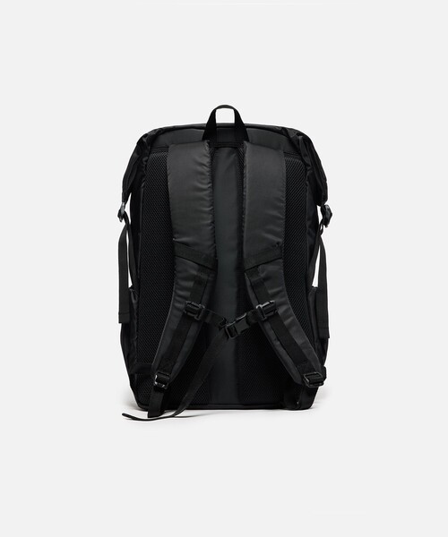 AIGLE(エーグル)の「URBAN MOBILITY 撥水 リサイクルナイロンバックパック 26L(バックパック/リュック・レディース・ダークベージュ/ブラック・FREE)」の13枚目の写真
