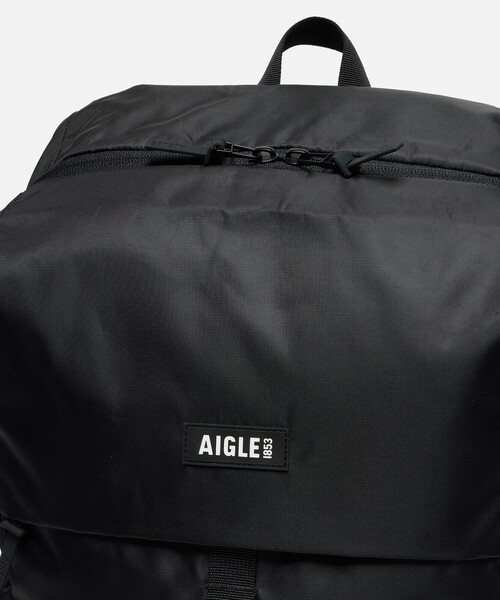 AIGLE(エーグル)の「URBAN MOBILITY 撥水 リサイクルナイロンバックパック 26L(バックパック/リュック・レディース・ダークベージュ/ブラック・FREE)」の14枚目の写真