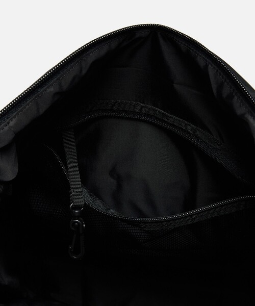 AIGLE(エーグル)の「URBAN MOBILITY 撥水 リサイクルナイロンバックパック 26L(バックパック/リュック・レディース・ダークベージュ/ブラック・FREE)」の20枚目の写真