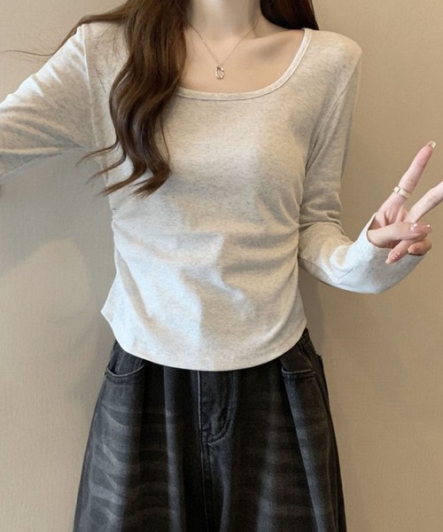 2ly2(トゥーリートゥー)の「スクエアネック 長袖カットソー ストレッチ トップス インナー(Tシャツ/カットソー・レディース・ブラック/ホワイト/ベージュ/グレー・FREE)」の4枚目の写真