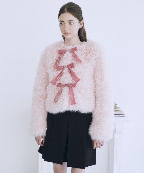 Maison de FLEUR(メゾンドフルール)の「フェイクファージャケット(ブルゾン・レディース・アイボリー/ピンク・FREE)」の2枚目の写真