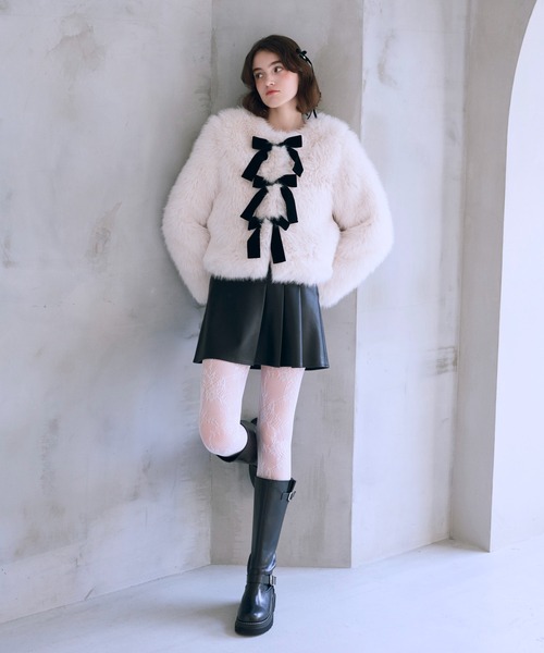 Maison de FLEUR(メゾンドフルール)の「フェイクファージャケット(ブルゾン・レディース・アイボリー/ピンク・FREE)」の4枚目の写真